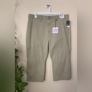 NWT Celebrity Pink Khaki Capris - Stretch Twill Cropped Pants - Size 16